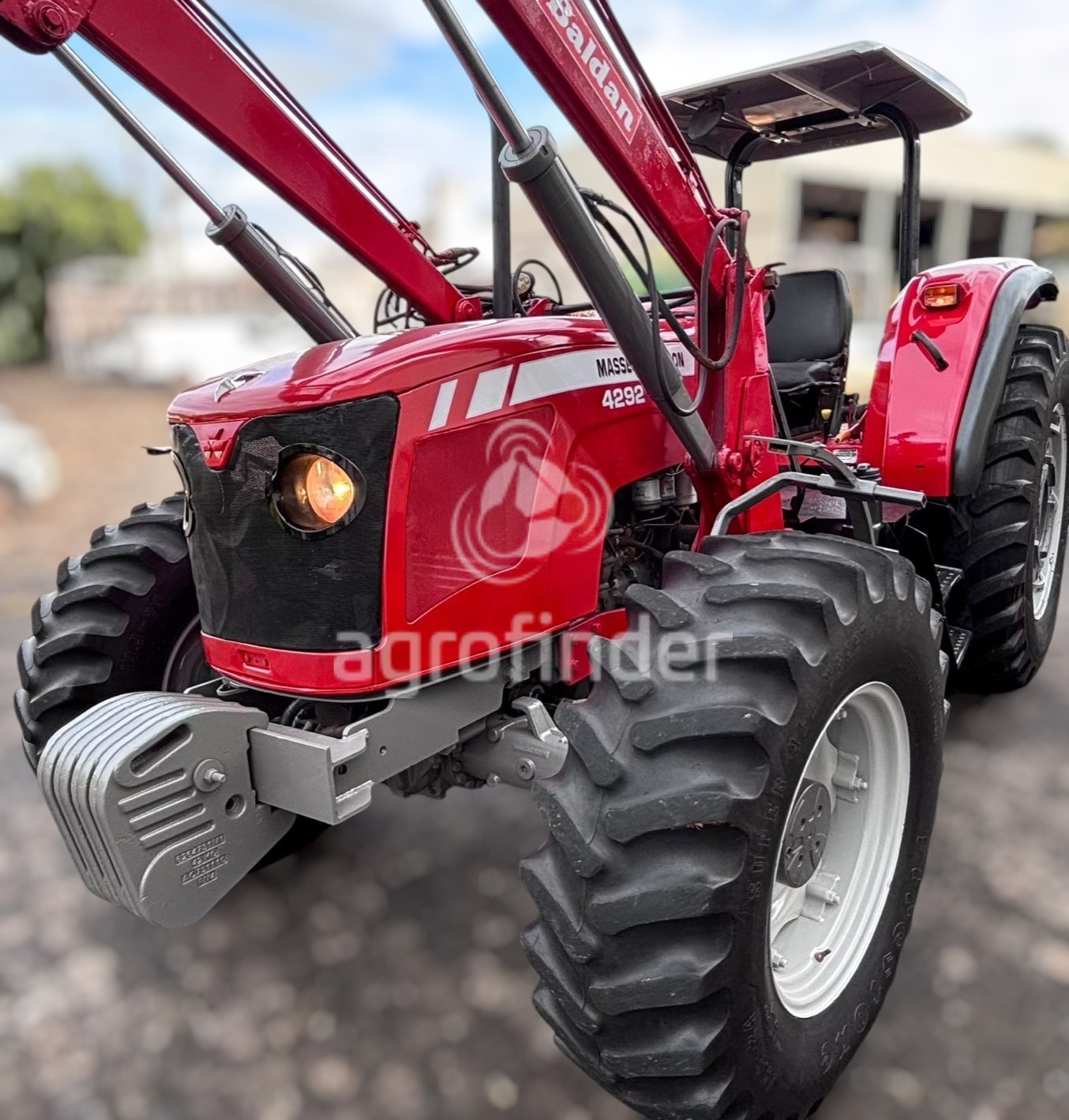 Trator Massey Ferguson 4292
Ano 2011