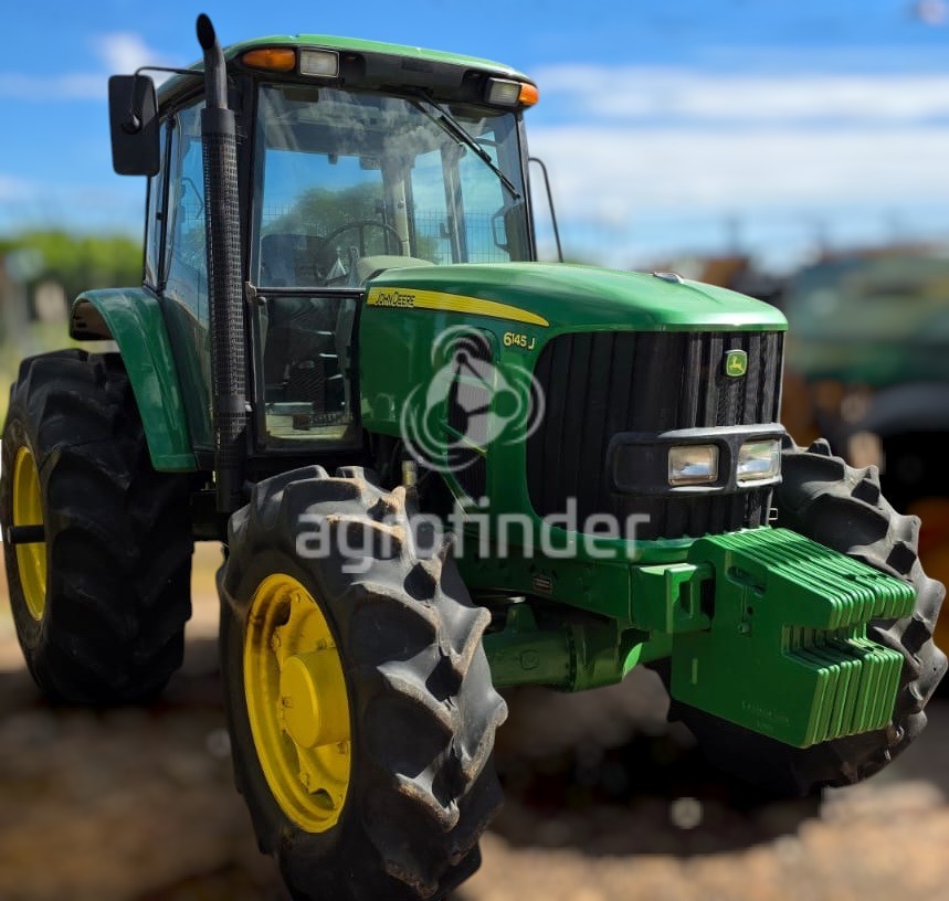 Trator John Deere 6145 J
Ano 2011