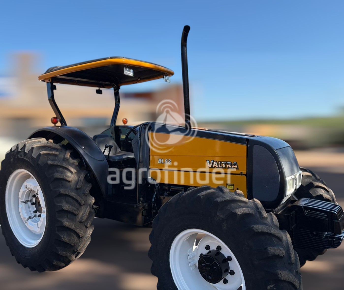 Trator Valtra BL88
Ano 2008