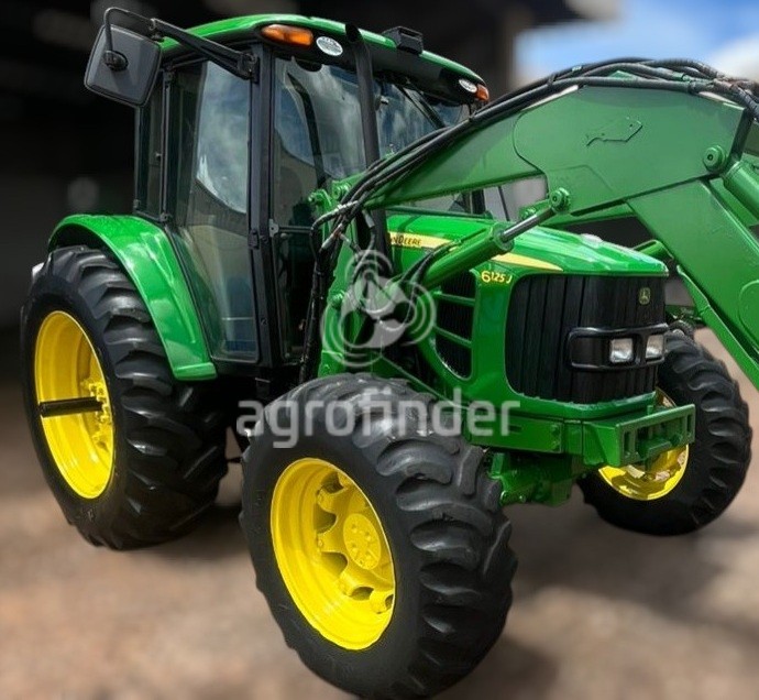 Trator John Deere 6125 J
Ano 2011