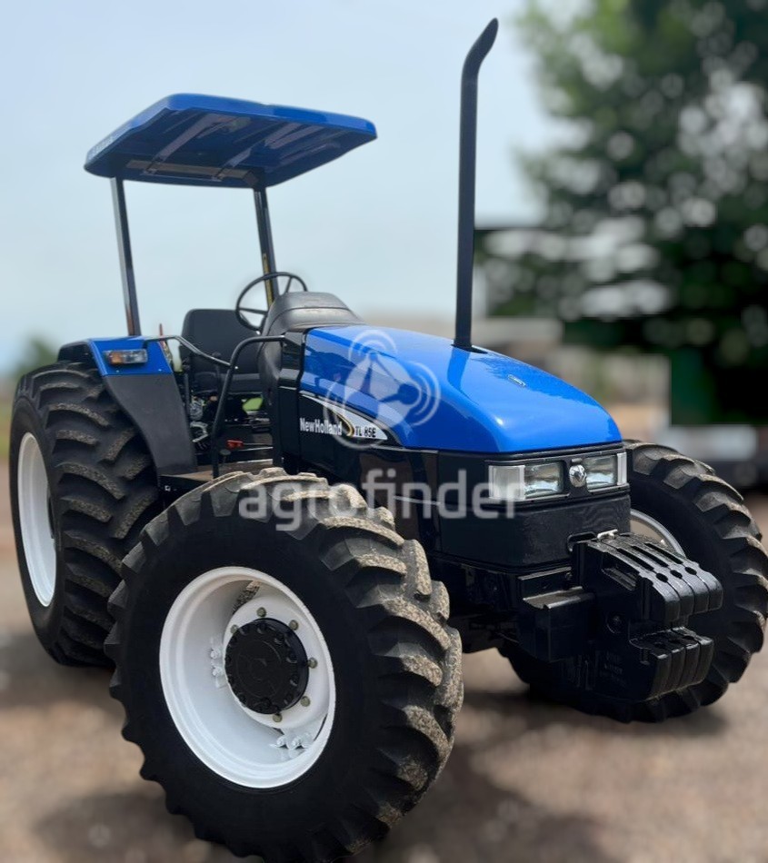Trator New Holland TL 85 E
Ano 2008