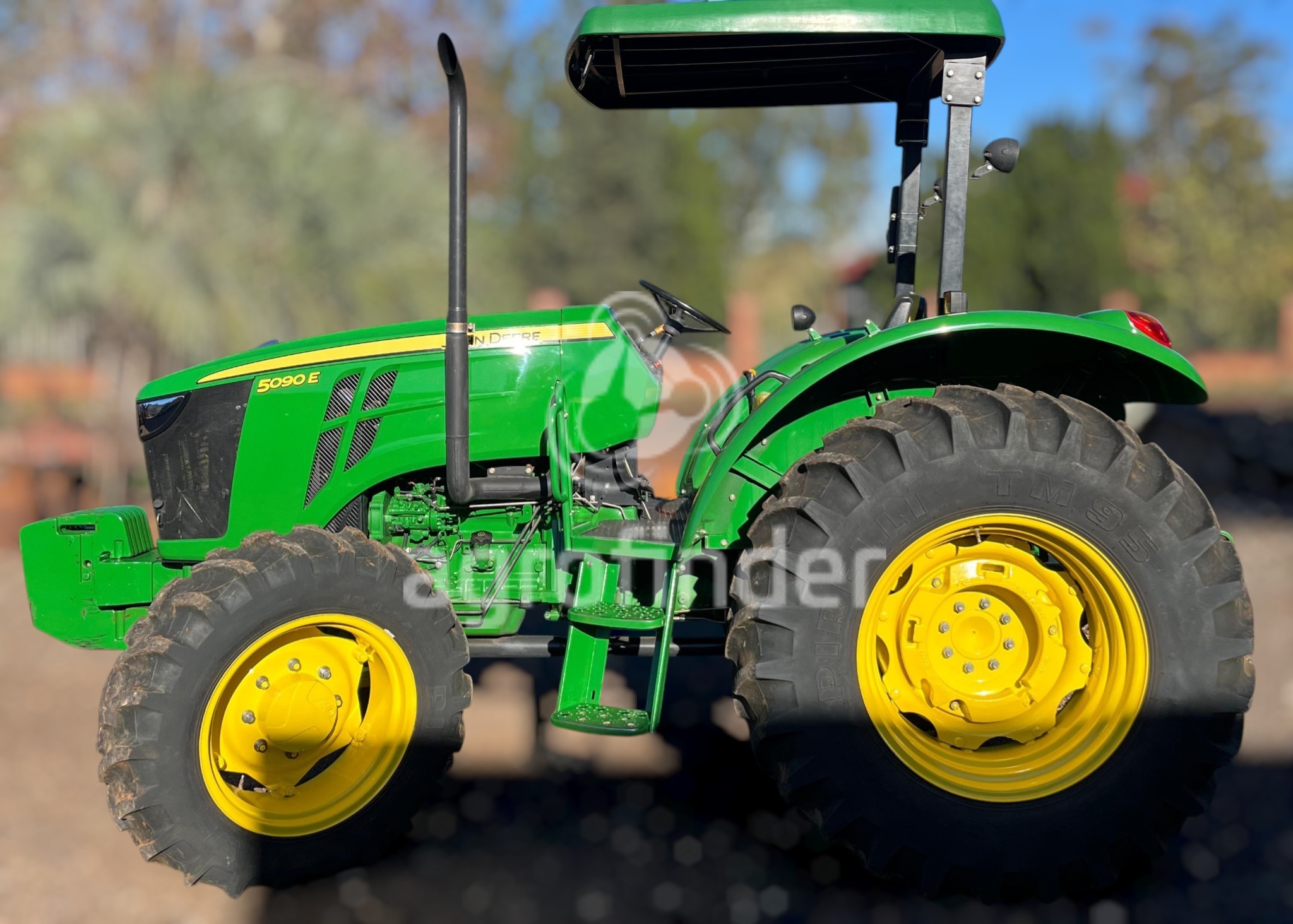 Trator John Deere 5090 E
Ano 2021