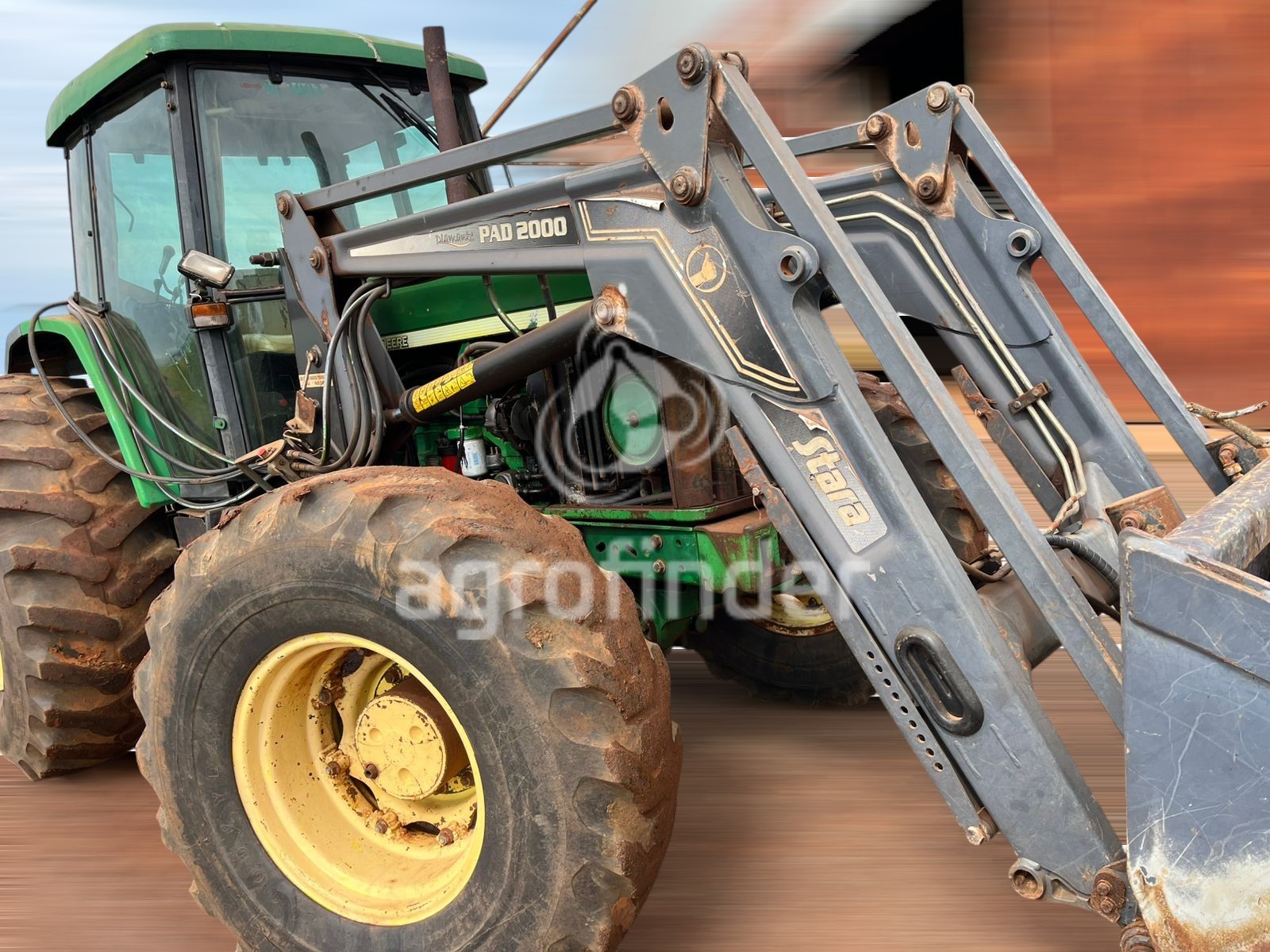 Trator John Deere 7505
Ano 2001