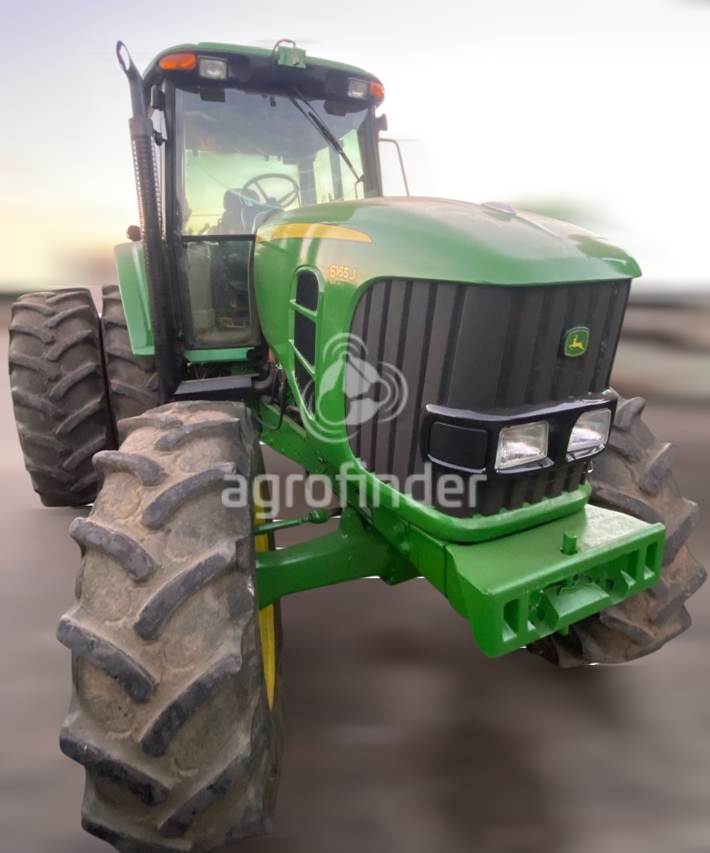 Trator John Deere 6165 J
Ano 2012