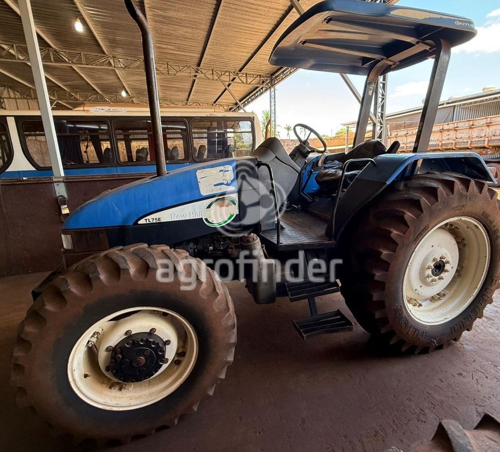 Trator New Holland TL 75 E
Ano 2005