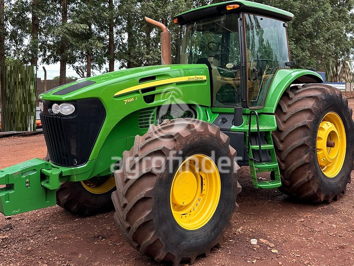 Trator John Deere 7210 J
Ano 2015
