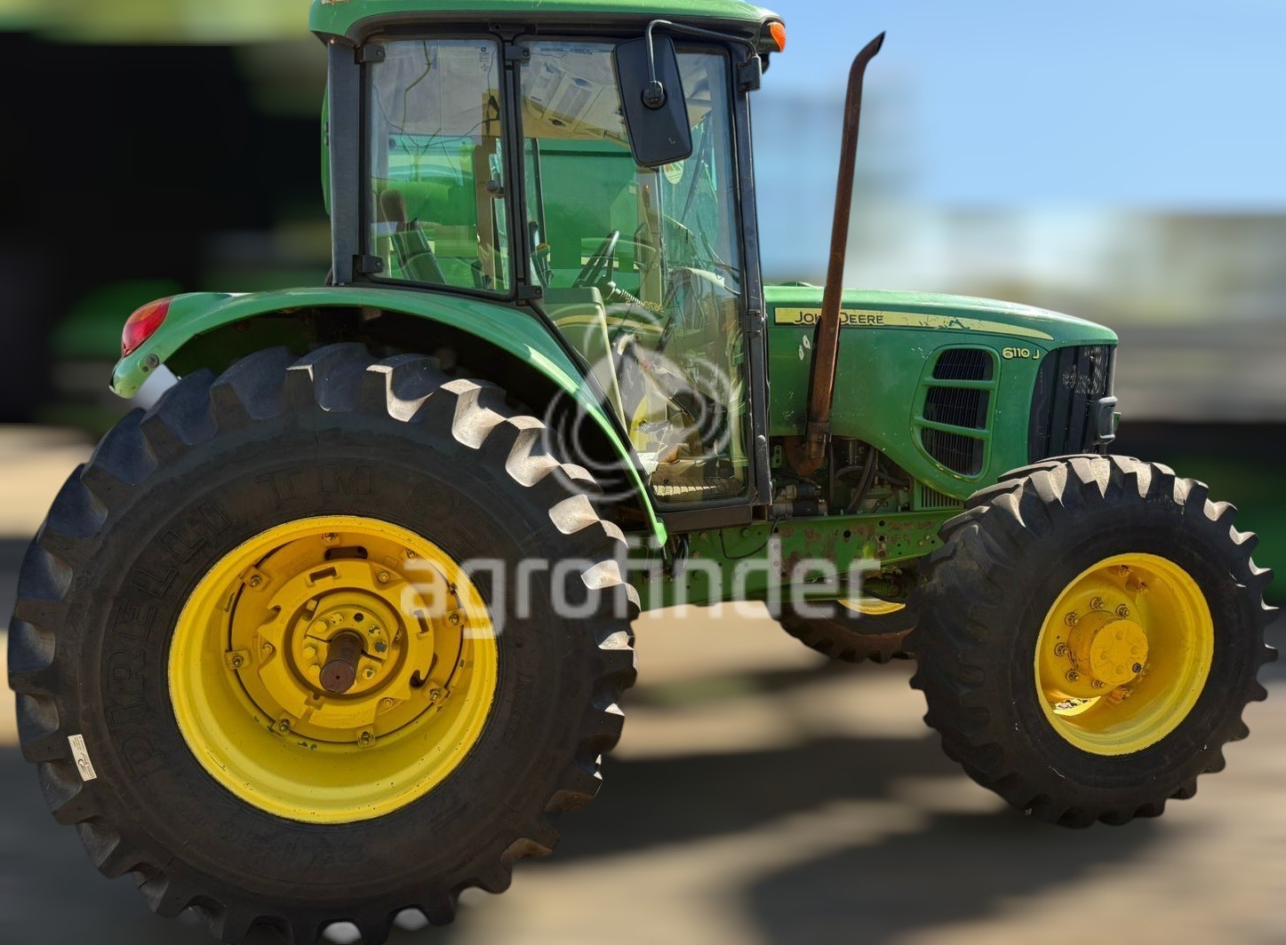 Trator John Deere 6110 J
Ano 2012