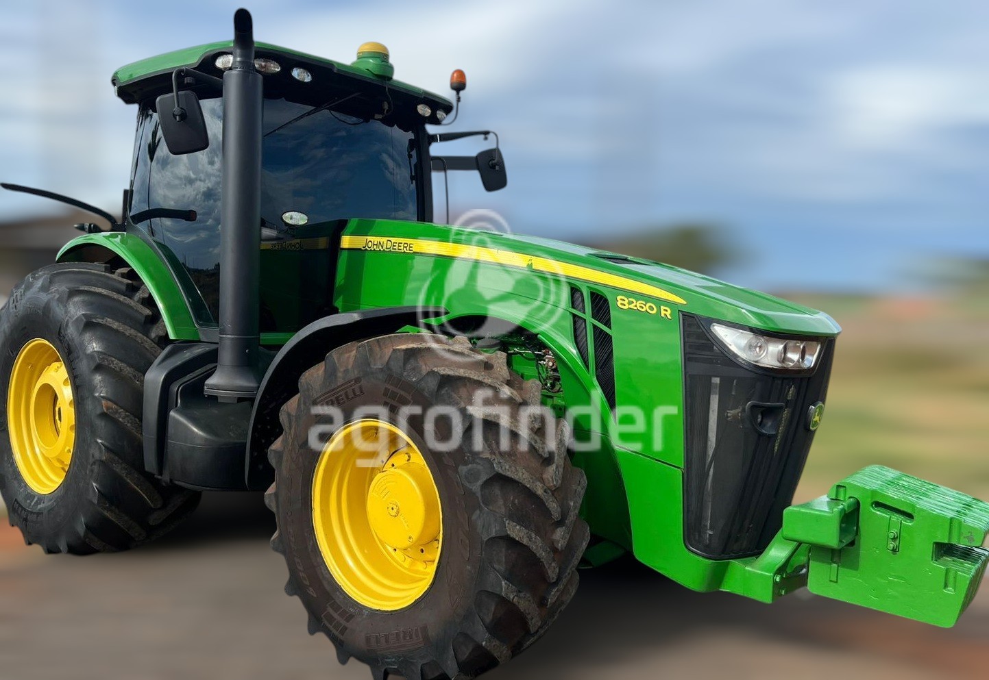 Trator John Deere 8260 R
Ano 2014