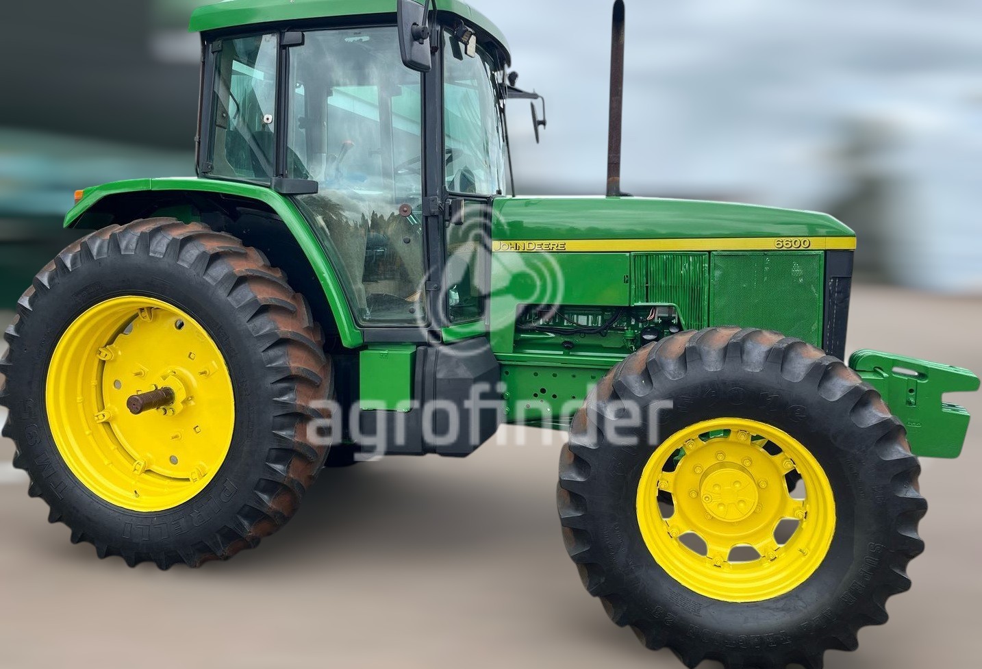 Trator John Deere 6600
Ano 1999