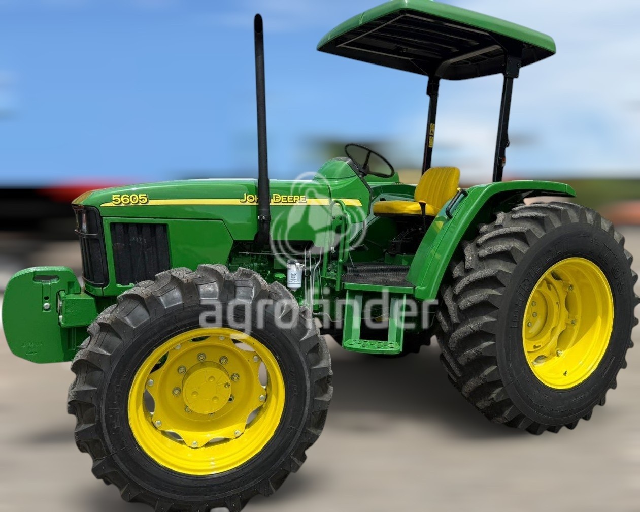 Trator John Deere 5605
Ano 2008