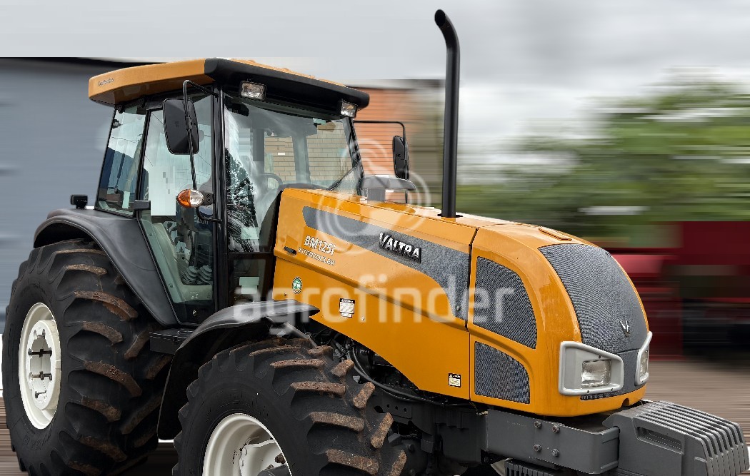 Trator Valtra BM 125i
Ano 2015