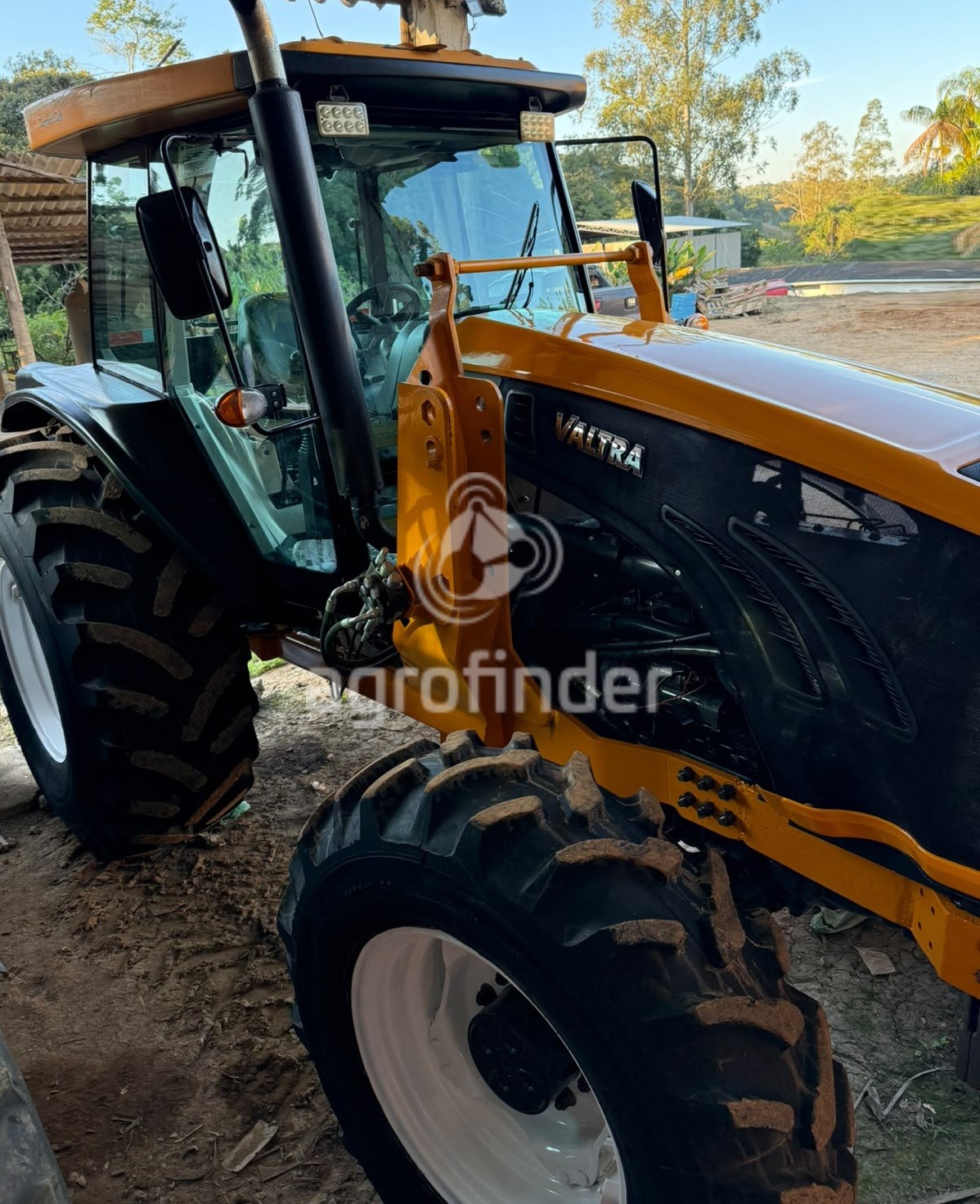 Trator Valtra BM125
Ano 2015