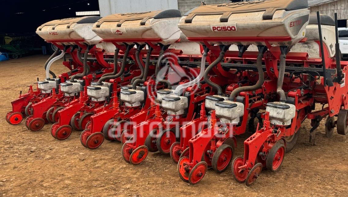 Plantadeira de Verão Kuhn PG 15000 
 Ano 2016