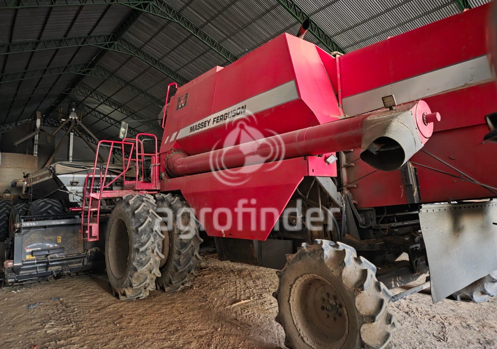 Colheitadeira de grão Massey Ferguson 32 Advanced 
 Ano 2012