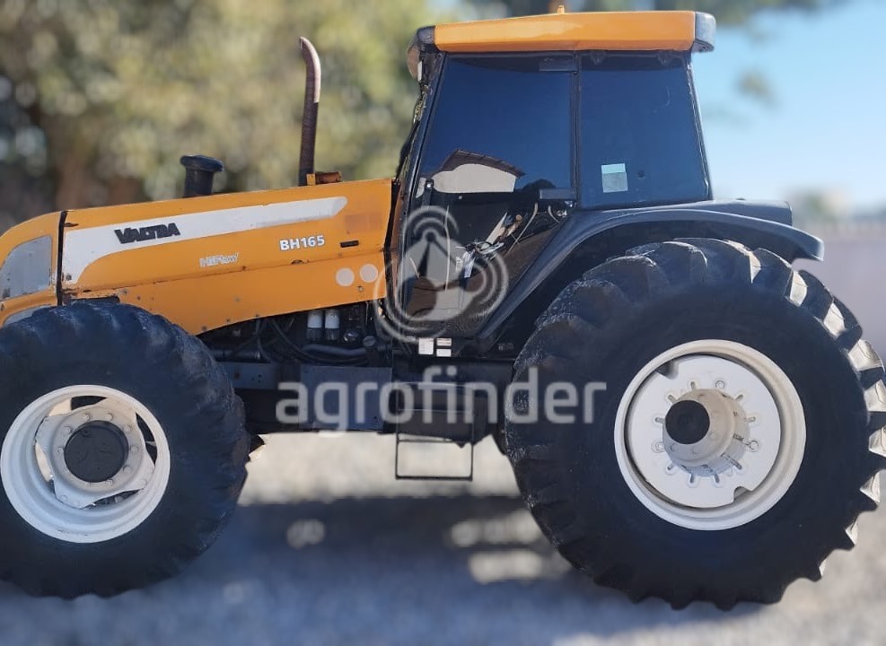 Trator Valtra BH 165
Ano 2012
