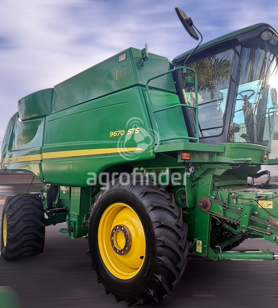 Colheitadeira de grão John Deere STS 9670 
 Ano 2013