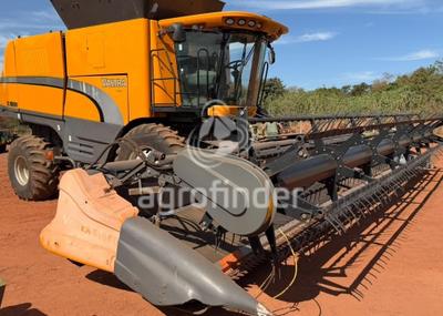 Colheitadeira de grão Valtra BC 6800 
 Ano 2015