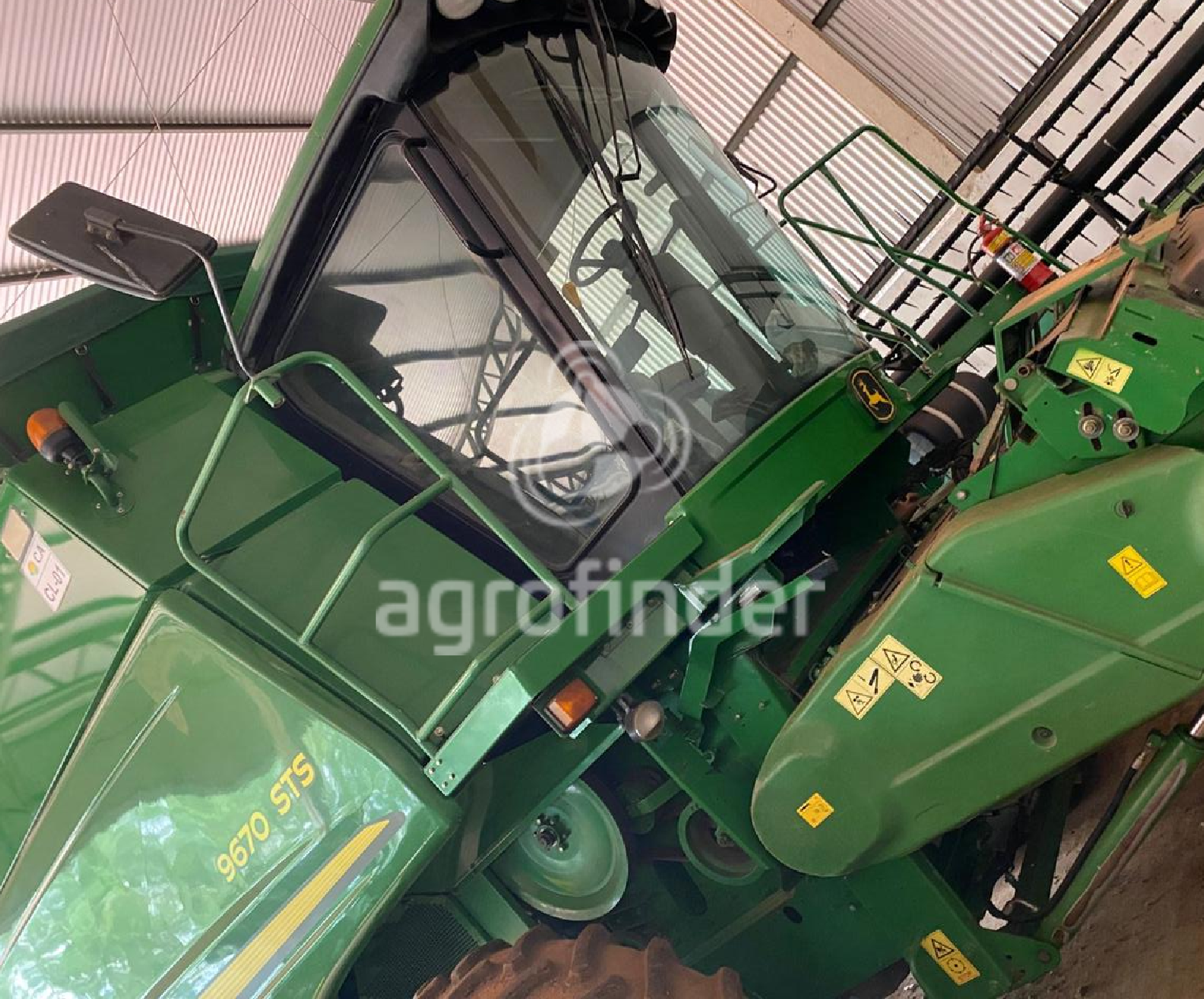 Colheitadeira de grão John Deere STS 9670 
 Ano 2011