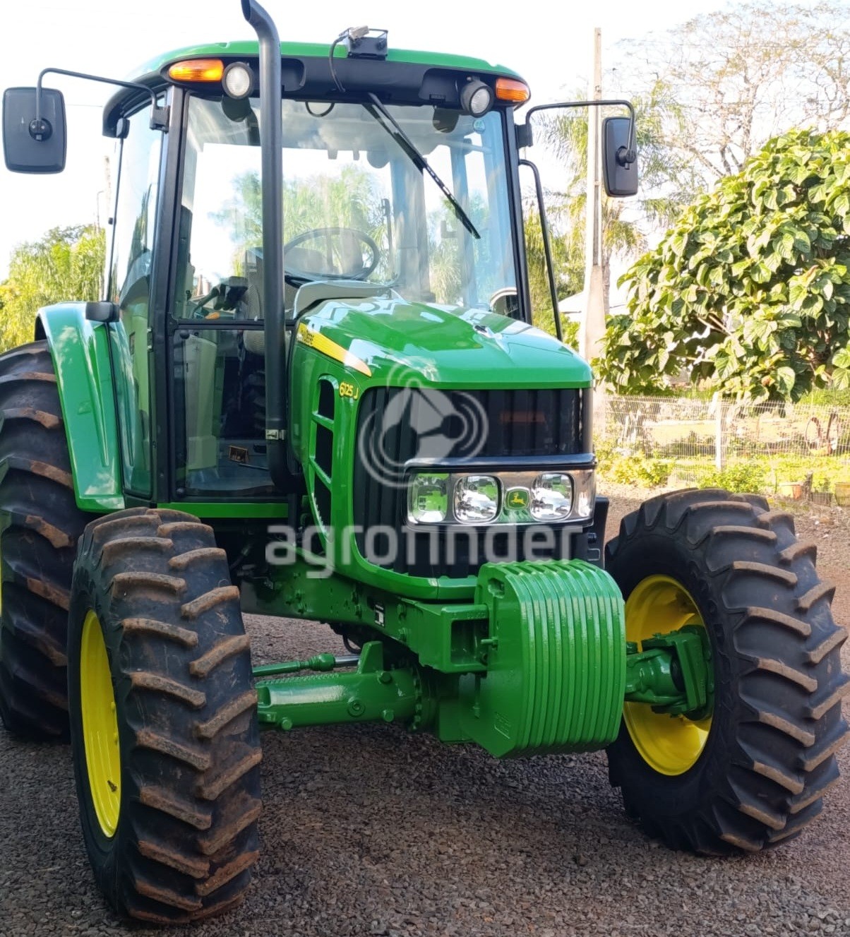 Trator John Deere 6125 J
Ano 2022