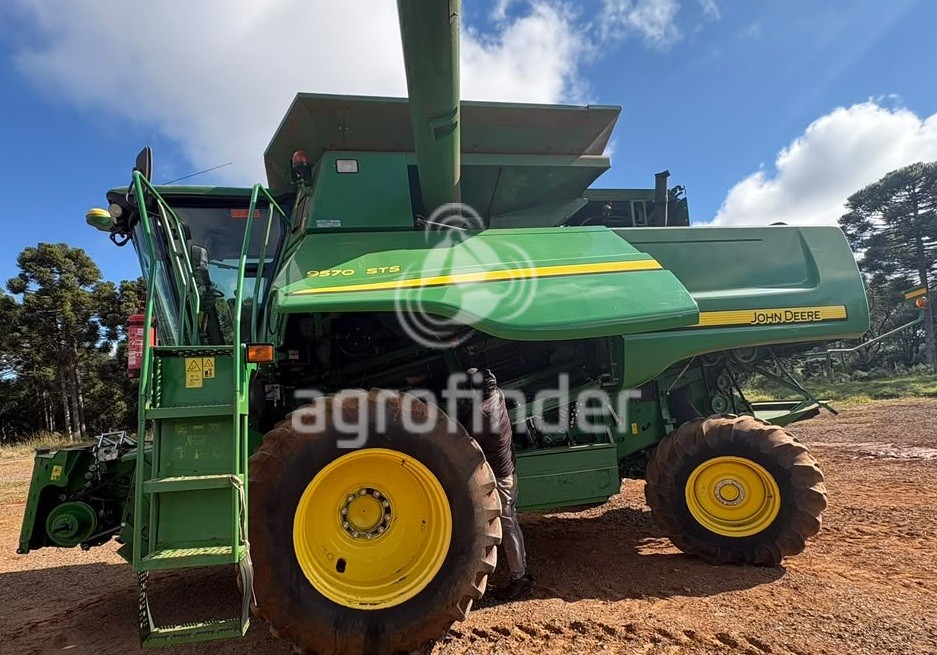 Colheitadeira de grão John Deere STS 9570
Ano 2014