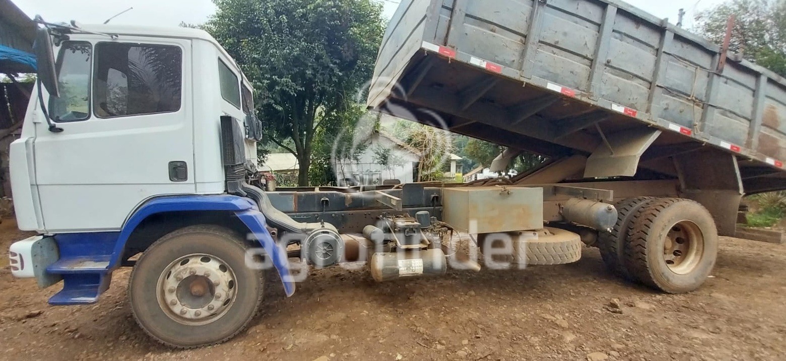 Caminhão Mercedes Benz 1420 
 Ano 2002