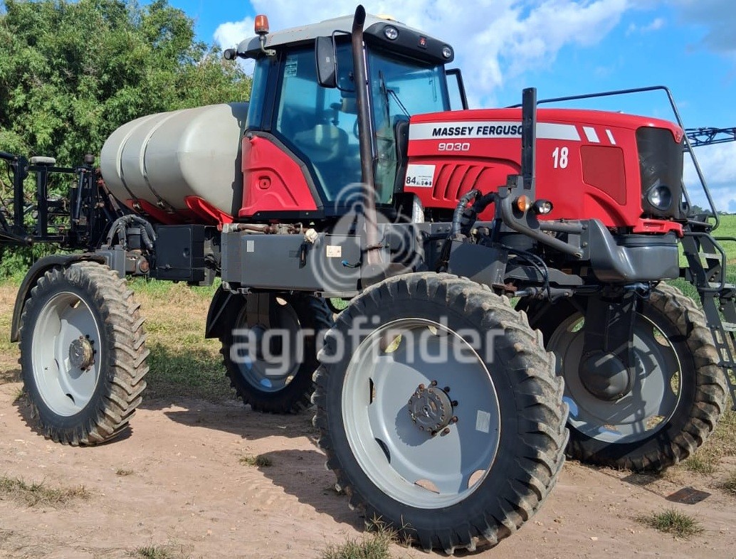 Pulverizador Autopropelido Massey Ferguson 9030
Ano 2014