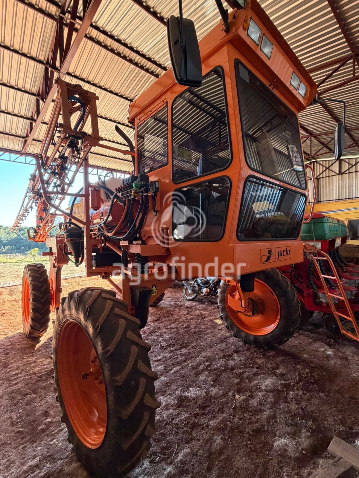 Pulverizador Autopropelido Jacto Uniport 2000
Ano 2000