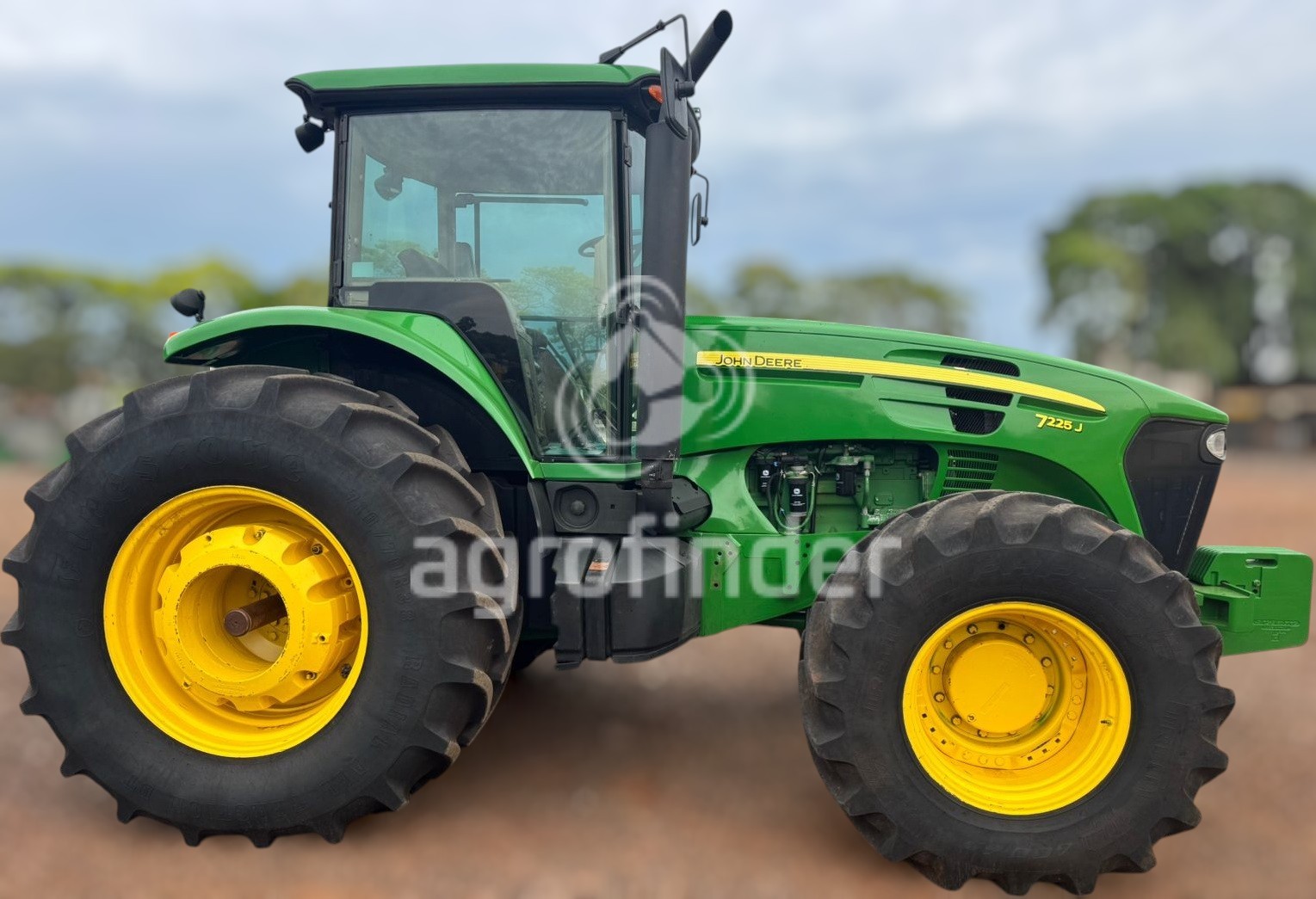 Trator John Deere 7225 J 
 Ano 2014