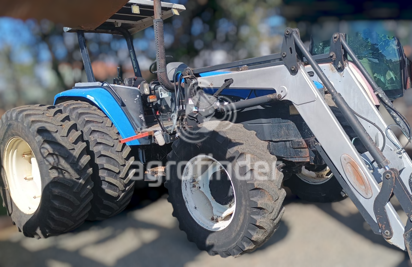 Trator New Holland TM 150
Ano 2004