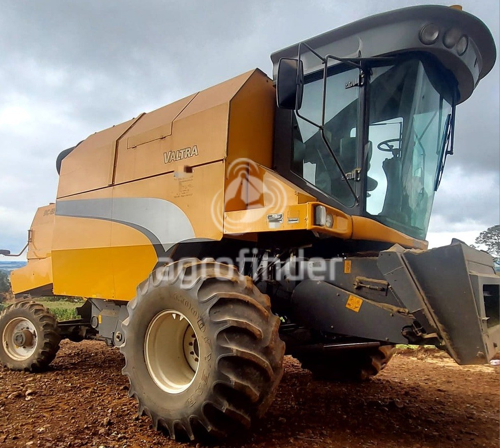 Colheitadeira de grão Valtra BC 4500 
 Ano 2011
