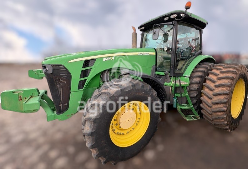 Trator John Deere 8270 R
Ano 2010