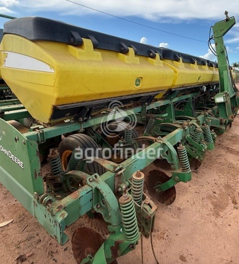 Plantadeira de Verão John Deere 2117 CCS
Ano 2008