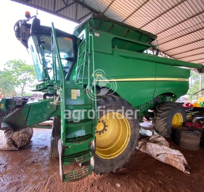Colheitadeira de grão John Deere S660 
 Ano 2015