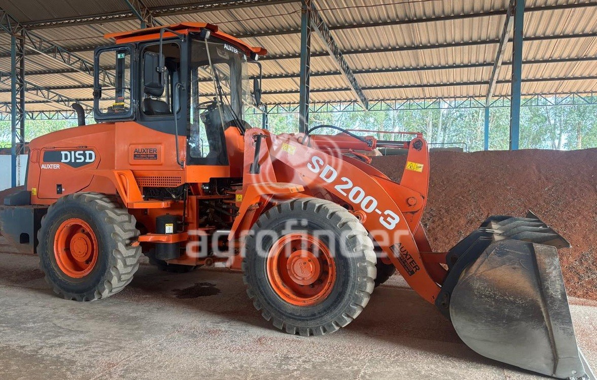 Pá Carregadeira Auxter SD200-3 
 Ano 2019