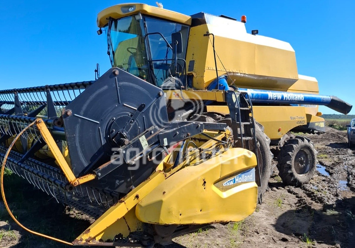 Colheitadeira de grão New Holland TC 5090
Ano 2008