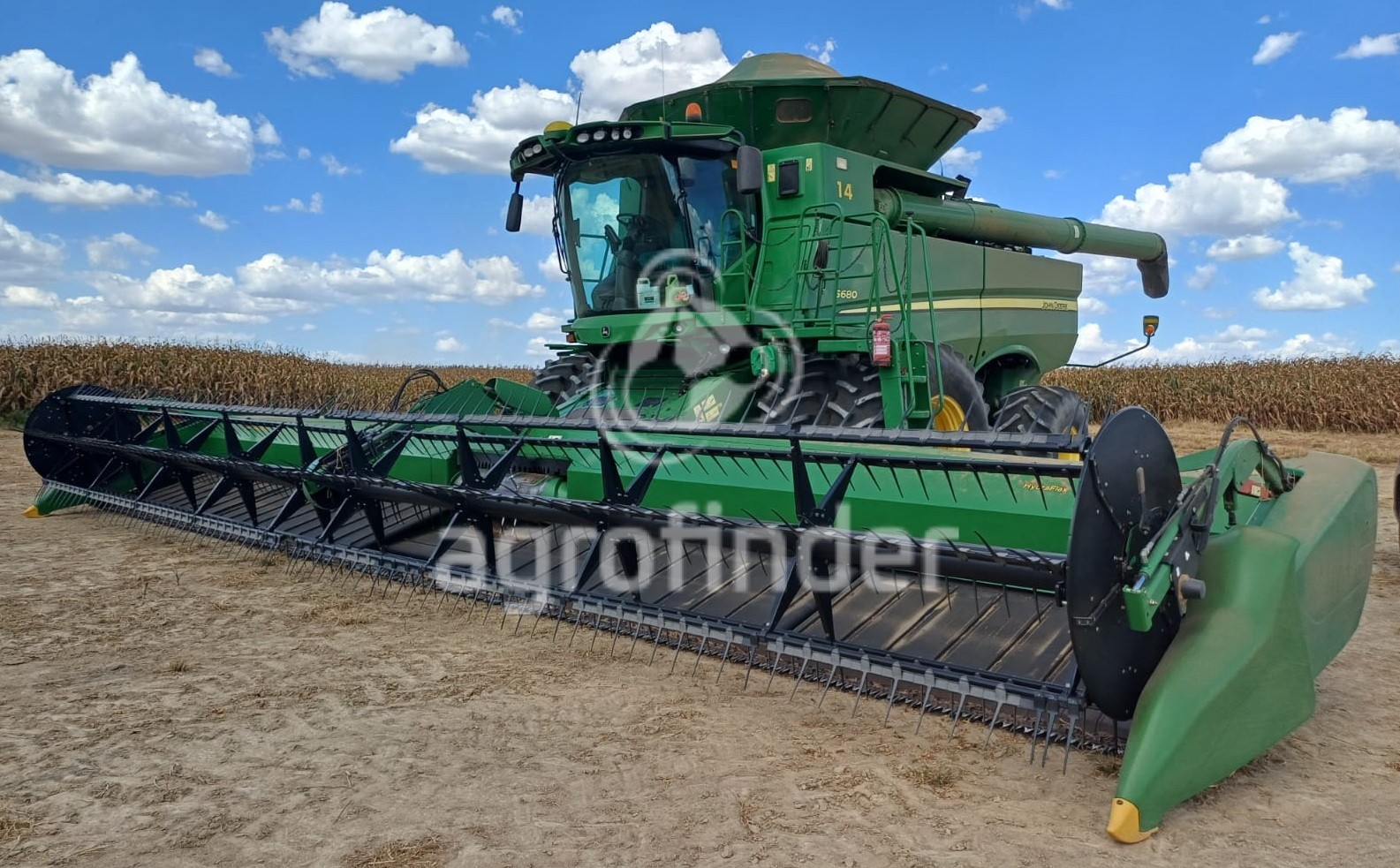 Colheitadeira de grão John Deere S680 
 Ano 2014