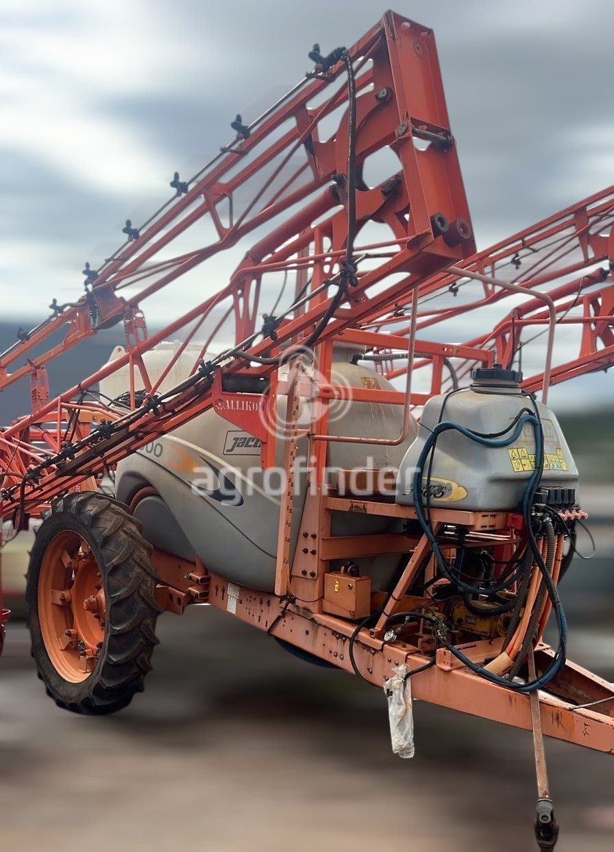 Pulverizador de Arrasto Jacto Advance 3000 AM 21
Ano 2002