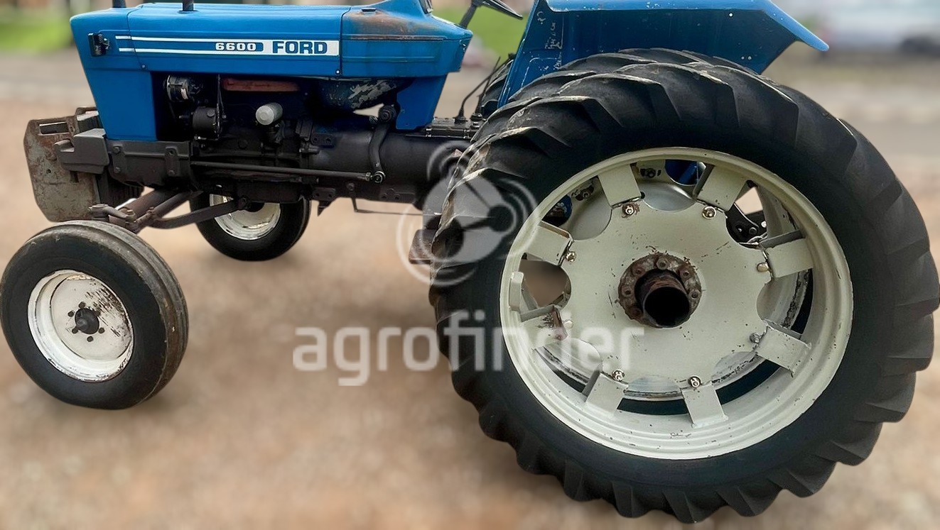 Trator Ford 6600
Ano 1981