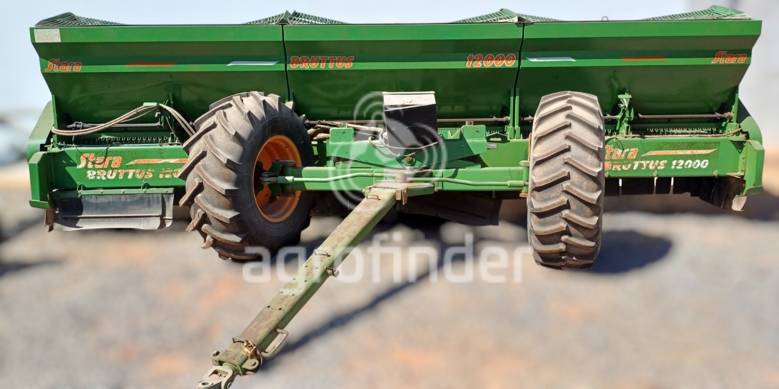 Distribuidor de Fertilizante Sólido Stara Bruttus 12000
Ano 2013