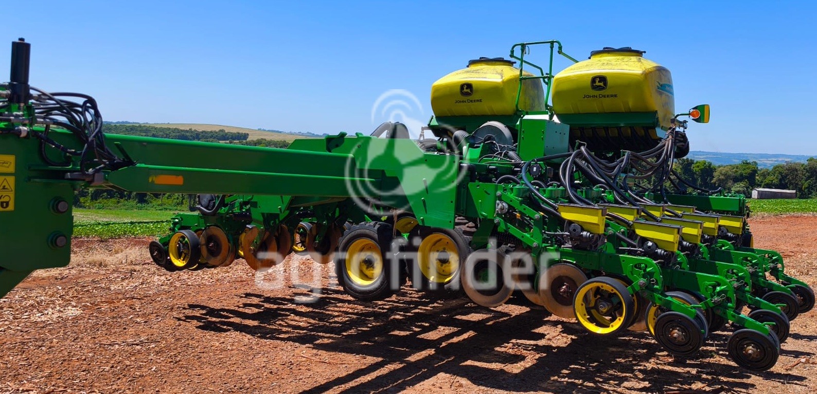 Plantadeira de Verão John Deere DB 40
Ano 2016