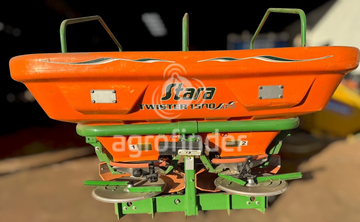 Distribuidor de Fertilizante Sólido Stara Twister 1500
Ano 2013