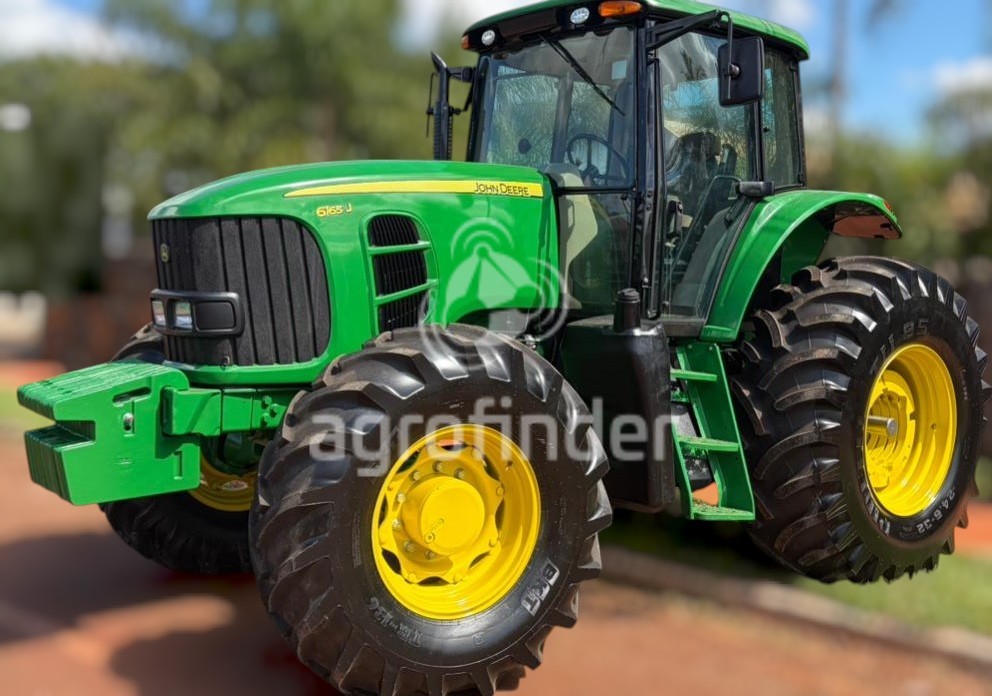 Trator John Deere 6165 J
Ano 2011