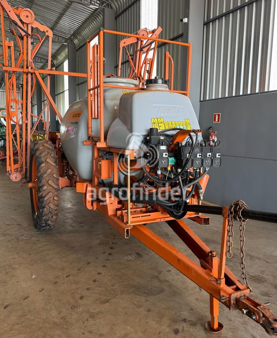 Pulverizador de Arrasto Jacto Uniport 2000 Plus
Ano 2013