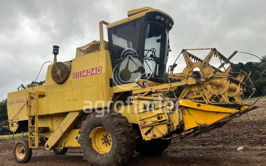 Colheitadeira de grão New Holland 4040
Ano 1988