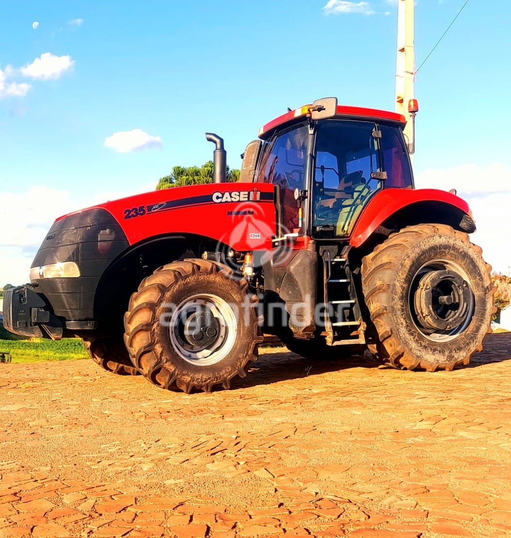 Trator Case IH Magnum 235 
 Ano 2015