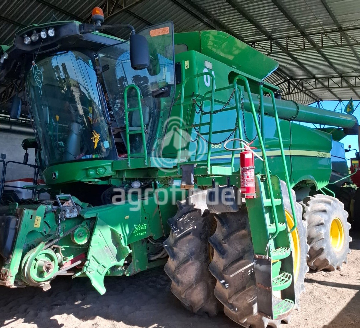 Colheitadeira de grão John Deere S660
Ano 2016