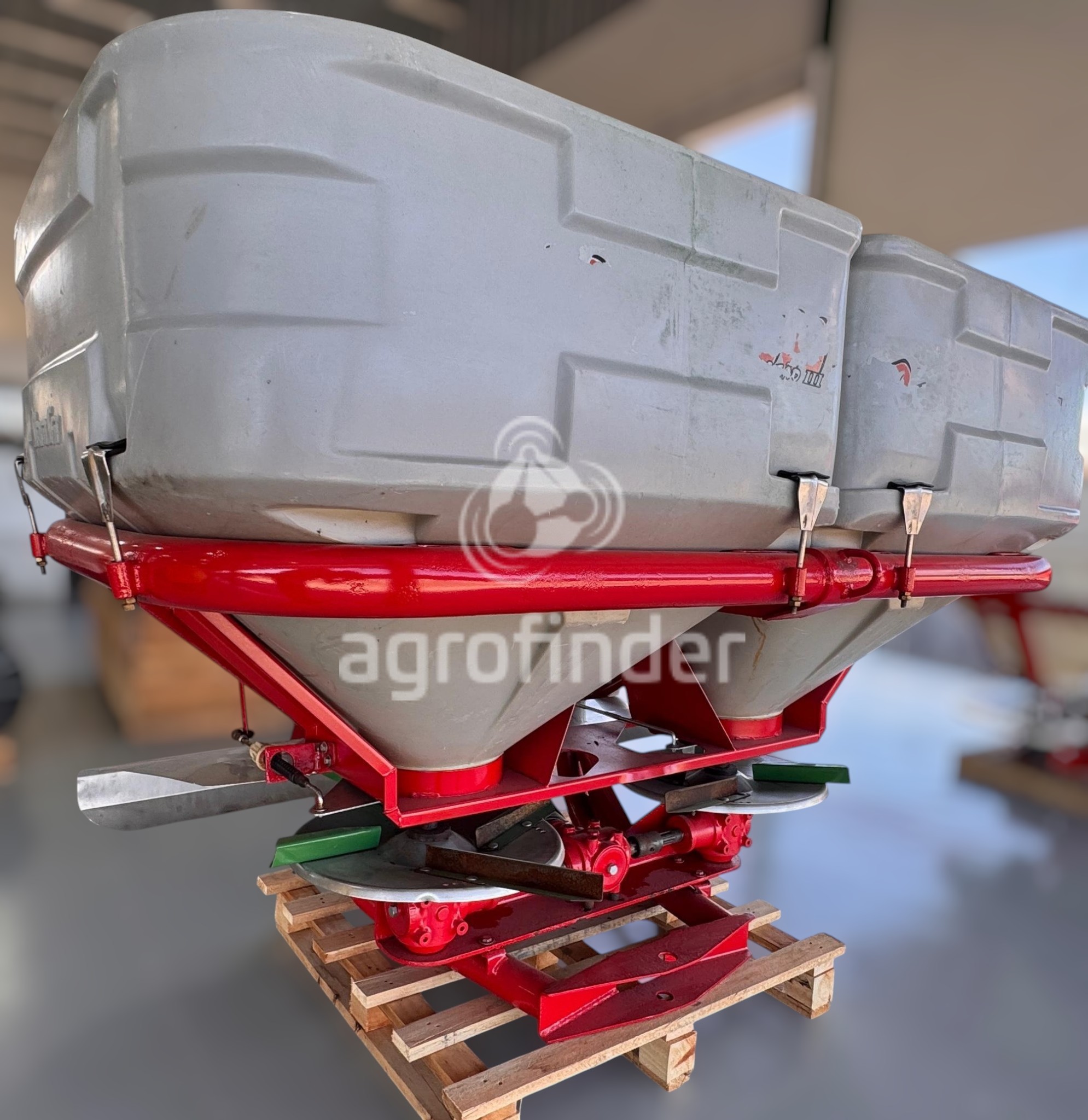 Distribuidor de Fertilizante Sólido Stara Tornado 1300 
 Ano 2014