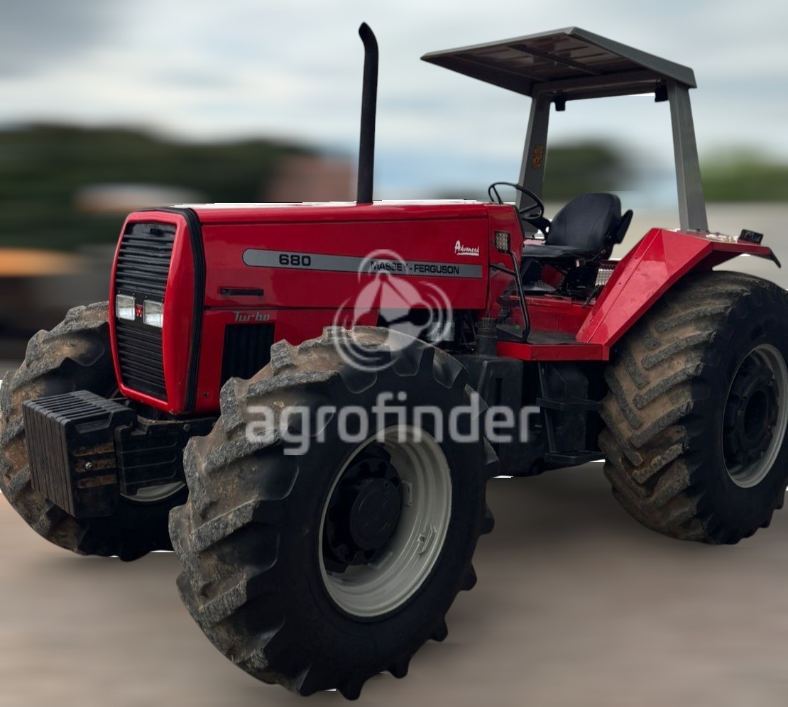 Trator Massey Ferguson 680
Ano 2004