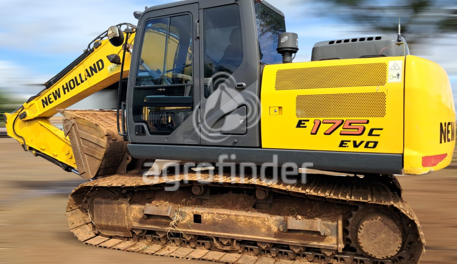 Escavadeira New Holland E 175 C 
 Ano 2021