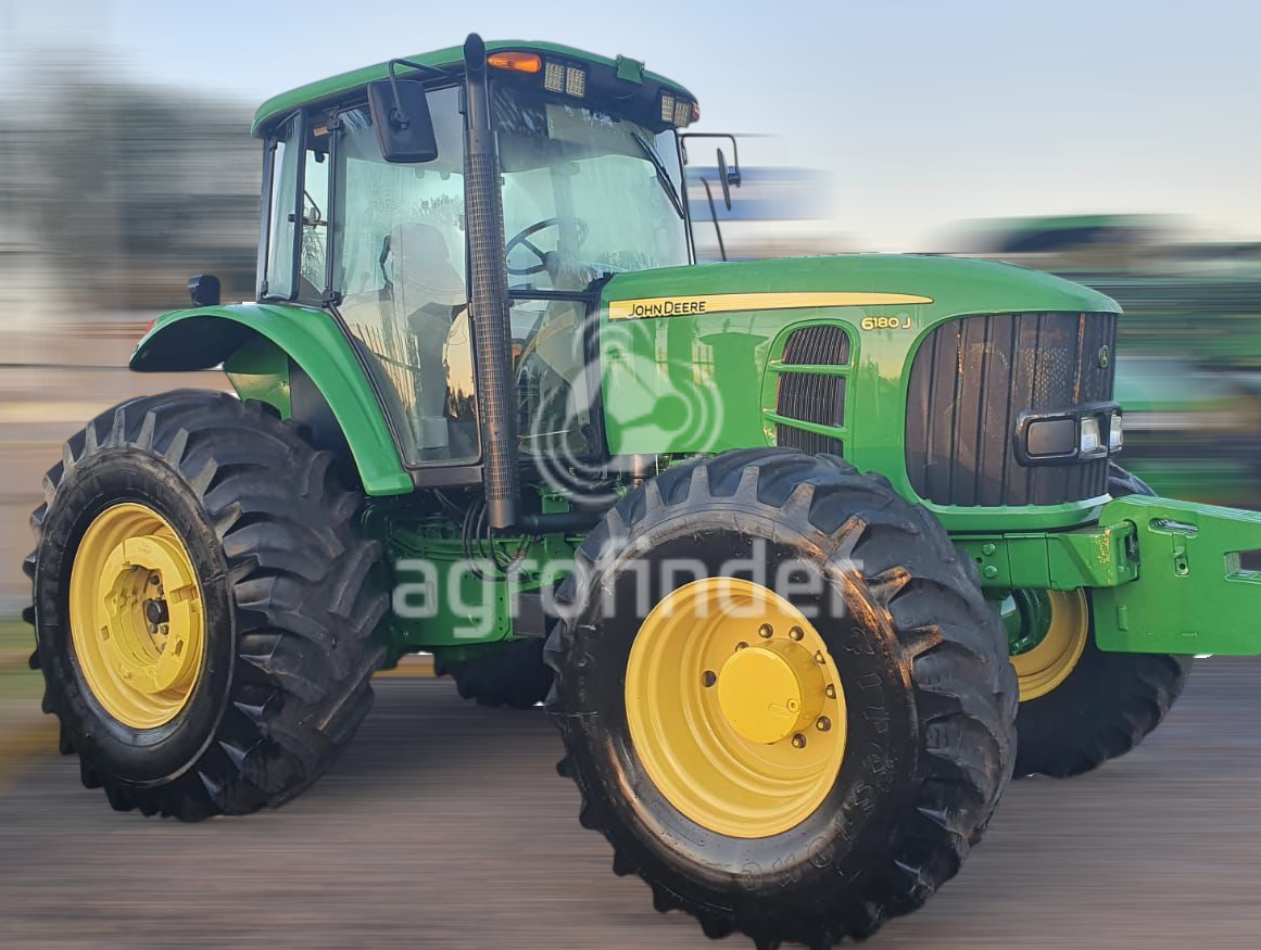 Trator John Deere 6180 J 
 Ano 2012